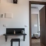 Officina بيت ضيافة كومو