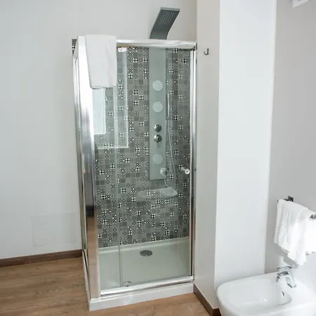 Officina בית הארחה