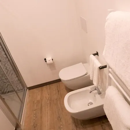 בית הארחה Officina 4*