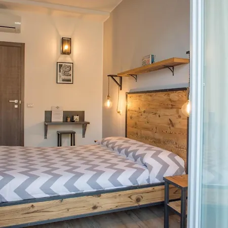 Officina בית הארחה קומו