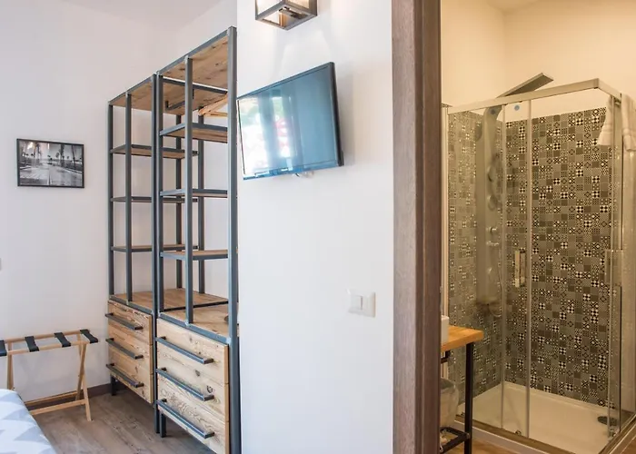 Officina בית הארחה קומו