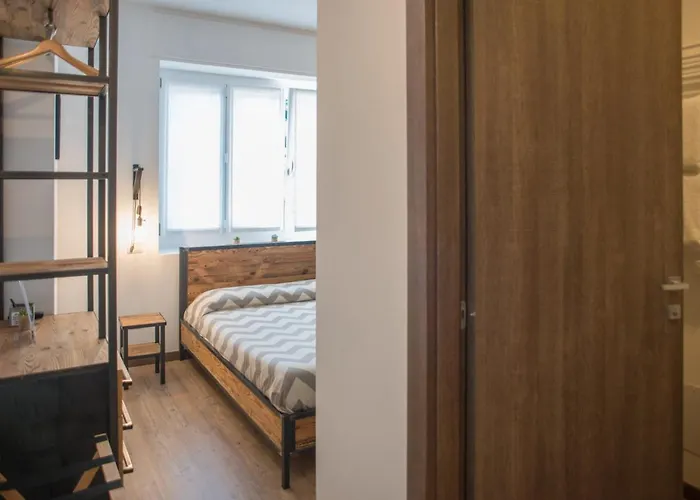 Officina 4* קומו