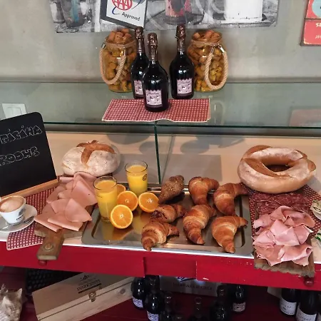 Casa de hóspedes Officina 4*