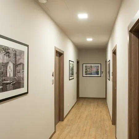 Casa de hóspedes Officina 4*