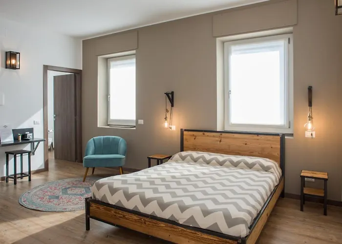 Officina Pensión 4*